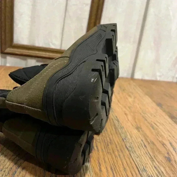 📍 URBAN OUTFITTERS Suki Sporty Chelsea Boot Kaki size 7 - Picture 9 of 12